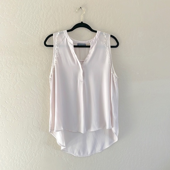 ASTR The Label‎ Lace Trim Sleeveless Blouse - Picture 1 of 4